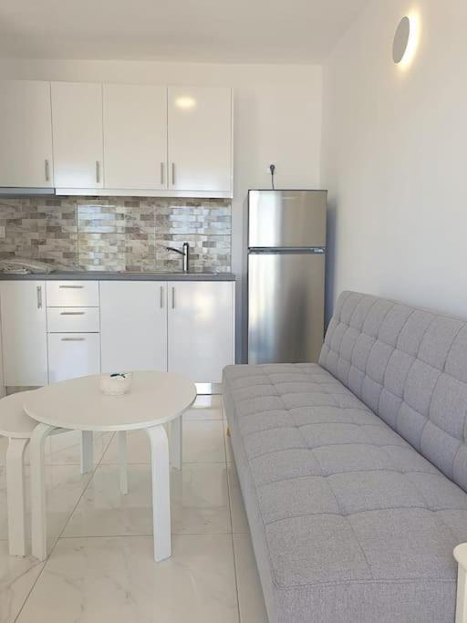 Hh Bay Apartment Logaras Exterior photo
